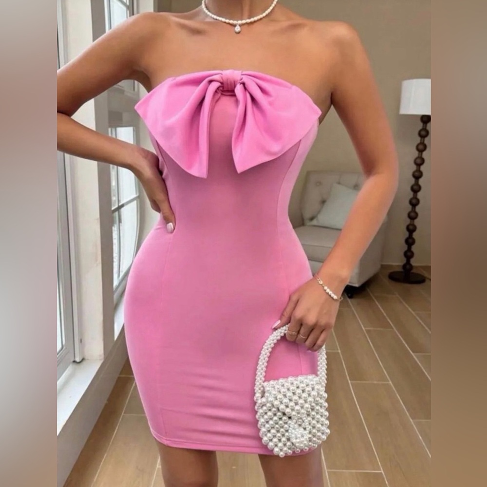 Elegant Pink Strapless Dress with Bow
